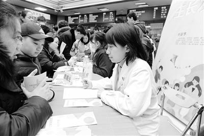 蘭州大學(xué)第一醫(yī)院舉行“新年！新高度！”兒童保健義診活動