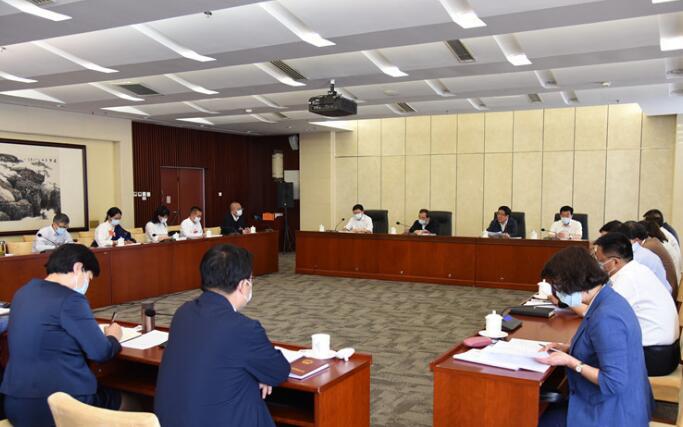 【兩會(huì)快訊】甘肅代表團(tuán)分組審議全國(guó)人大常委會(huì)工作報(bào)告，林鐸參加第一小組會(huì)議并發(fā)言