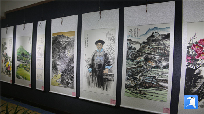 7月1日上午，定西市通渭縣紀委監(jiān)委舉辦“襄郡清風·喜迎建黨99周年”廉政文化書畫展， 共同為黨的生日獻禮。_副本.jpg