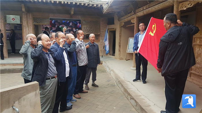 7月1日，臨夏州紀委監(jiān)委機關黨總支組織退休黨支部部分黨員前往東鄉(xiāng)縣布楞溝村史館，開展主題黨日活動。_副本.jpg