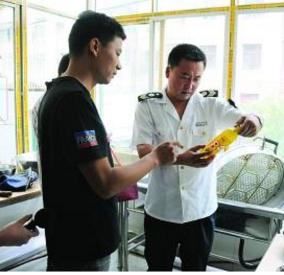 蘭州市場監(jiān)管局綜合行政執(zhí)法隊開展學(xué)校、托幼機(jī)構(gòu)食品安全專項檢查