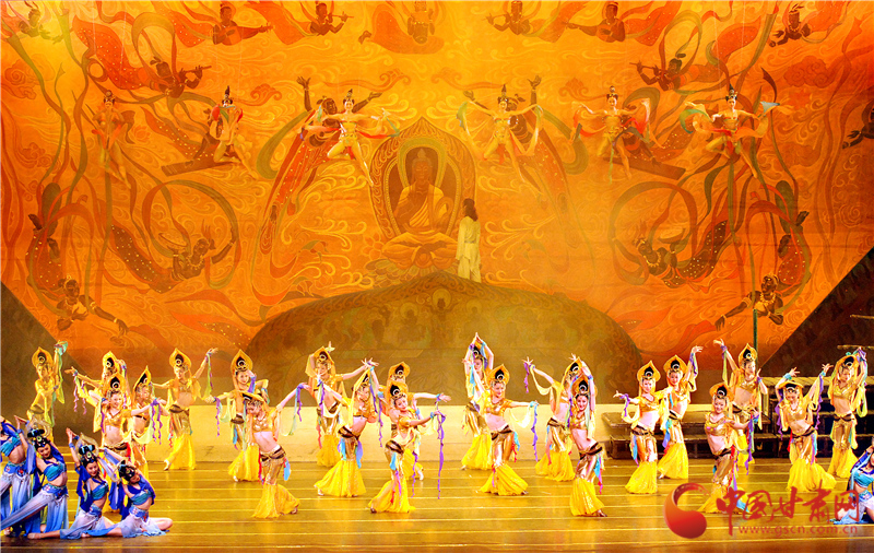 8月8日晚，《絲路花雨》《大夢(mèng)敦煌》首次同臺(tái)亮相蘭州