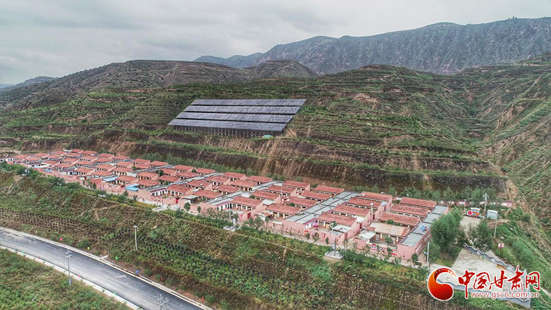 【跟著總書記看甘肅】布楞溝村：水引來(lái)了，路修通了，新農(nóng)村建起來(lái)了（圖）