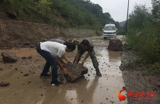 康縣長壩鎮(zhèn)：鏟車、120合力“逆行”救援群眾  