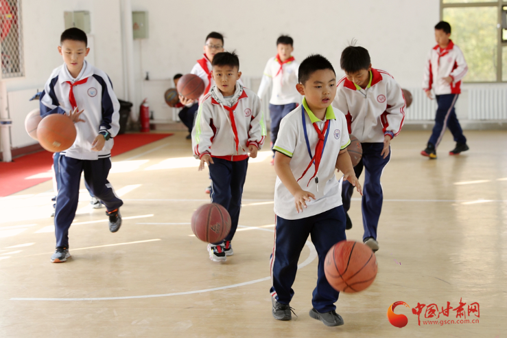 【直擊嘉峪關(guān)變遷】?jī)?yōu)化教育資源 這是明珠學(xué)校孩子們的起跑線