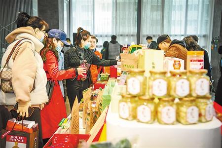 今天，在這里聽榆中的脫貧故事 ——榆中縣“脫貧攻堅(jiān)宣傳周”發(fā)布活動(dòng)暨脫貧攻堅(jiān)主題成就展啟動(dòng)側(cè)記