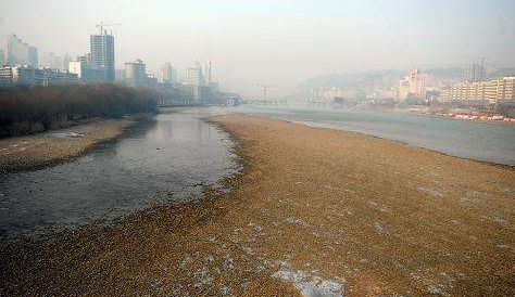 市民：黃河水位大降會(huì)不會(huì)影響供水？ 水務(wù)部門：枯水期流量偏小屬于正?，F(xiàn)象