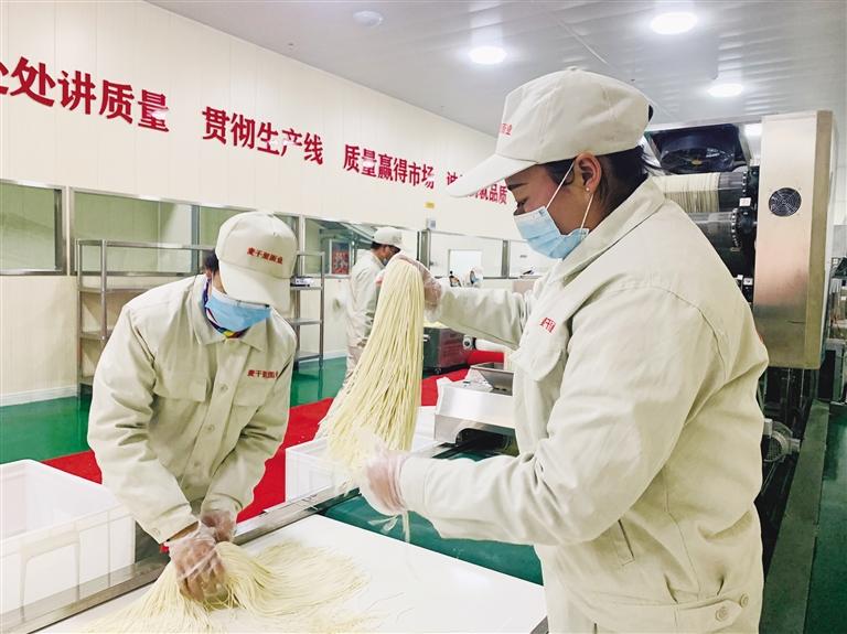 蘭州市規(guī)?；懊鏃l加工項目”投入運營 將配送到市區(qū)280多家直營店