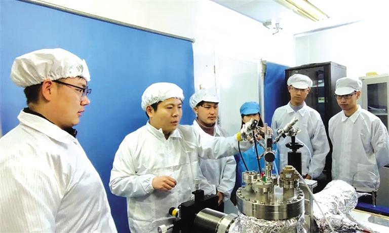 助力嫦娥探月 打破國(guó)外壟斷 蘭州大學(xué)這個(gè)學(xué)院很硬核