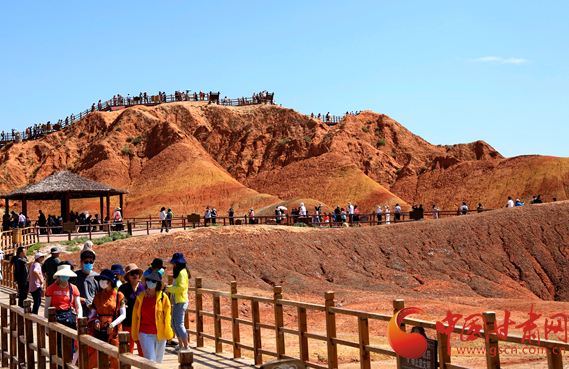 端午假期張掖共接待游客87.05萬(wàn)人次，實(shí)現(xiàn)旅游收入4.64億元