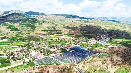 通渭常家河山楂小鎮(zhèn)德源祥產業(yè)園共有四個大棚種植玉木耳