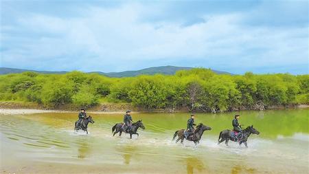 草原騎警，牧民心中的親人——記瑪曲縣公安局草原騎警大隊