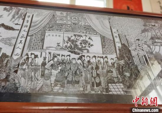 圖為陶世清的影雕作品?！钅?攝