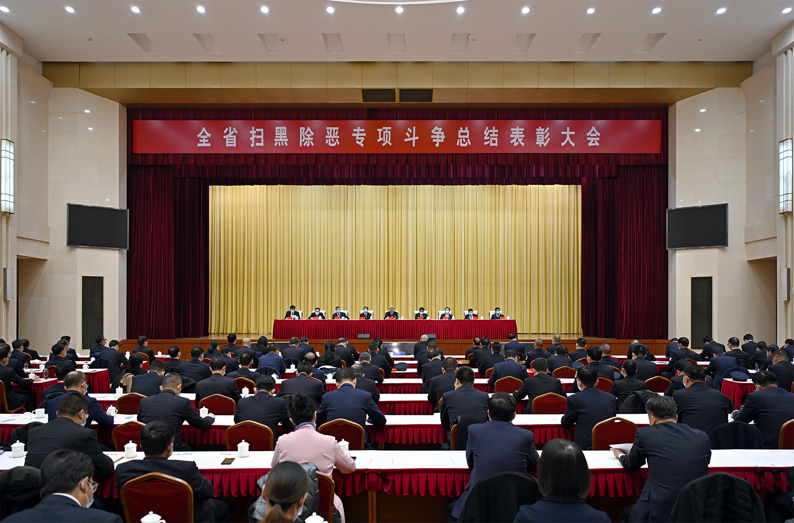 【快訊】甘肅省掃黑除惡專項斗爭總結表彰大會在蘭舉行 尹弘講話 任振鶴主持