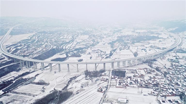 雪落山鄉(xiāng)景如畫(huà)