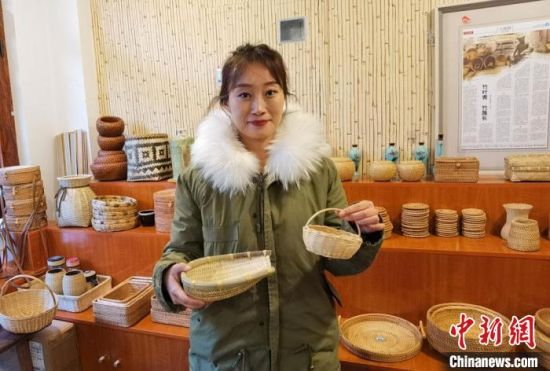 40多種精小玲瓏、純手工制作的新型盛食容器、居家工藝品等，每一件都令人愛不釋手?！●T志軍 攝