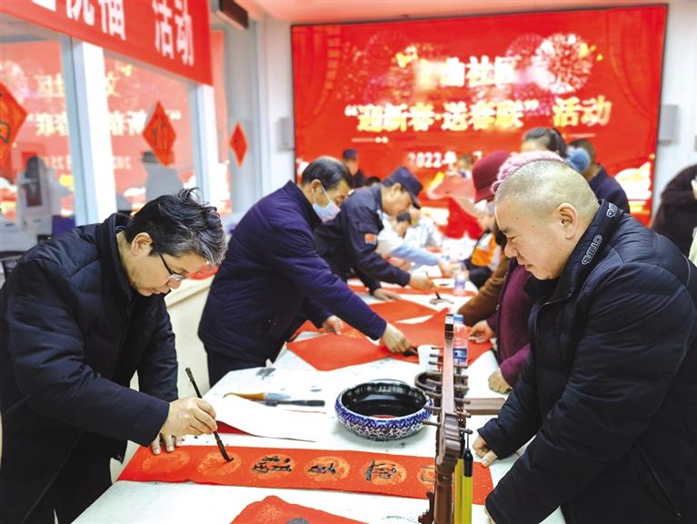 蘭州新區(qū)開展“墨香四溢送春聯(lián)·情暖文曲送祝?！被顒?>
        </a><em>蘭州新區(qū)開展“墨香四溢送春聯(lián)·情暖文曲送祝?！被顒?/em></li>
    <li><a  target=