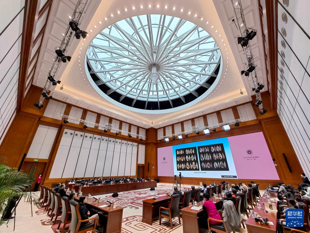 3月18日，“中國社會(huì)科學(xué)院考古學(xué)論壇·2021年中國考古新發(fā)現(xiàn)”進(jìn)行入選項(xiàng)目報(bào)告環(huán)節(jié)（手機(jī)照片）。