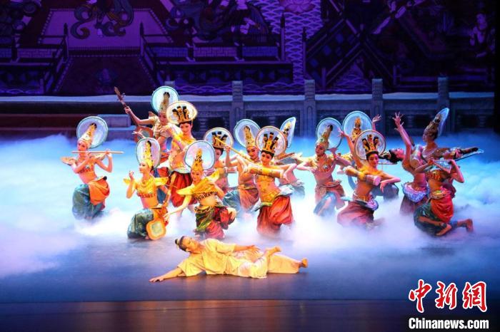 《絲路花雨》在敦煌大劇院演出。(資料圖) 敦煌市委宣傳部供圖