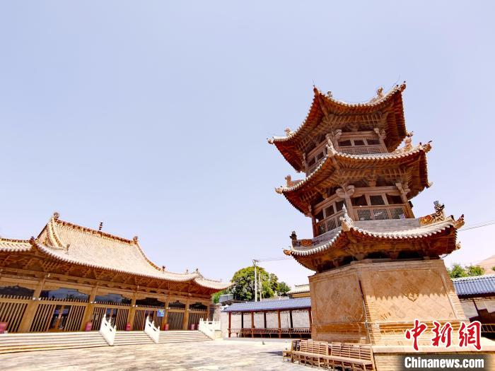 圖為阿河灘清真寺局部。　張?zhí)砀?攝