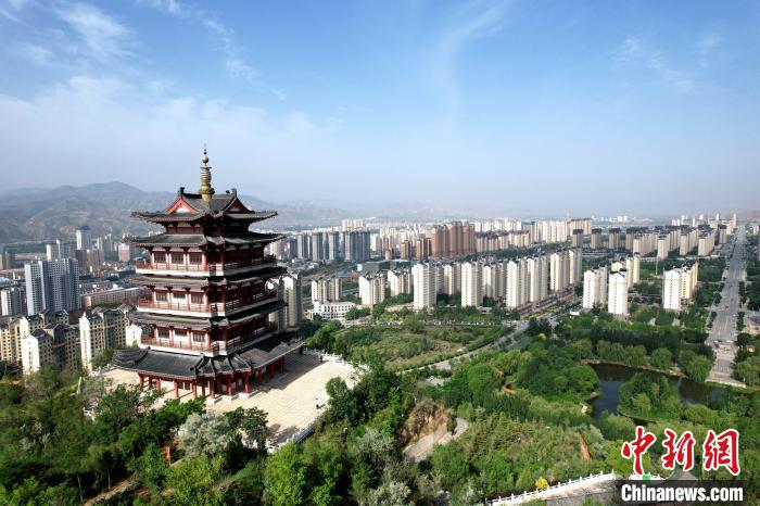 圖為航拍樂都區(qū)朝陽山片區(qū)?！⊙Φ?攝