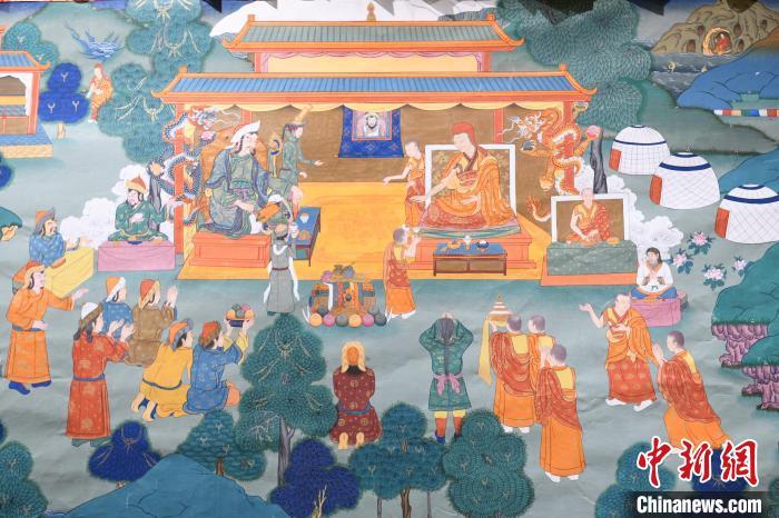 8月20日，在蘭州市博物館展出的大型歷史題材卷軸唐卡“涼州會盟”。　戴文昌 攝