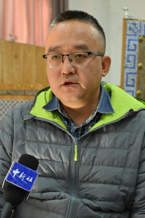 謝焱，甘肅省文物考古研究所副研究館員、考古研究二部主任、田野考古項目負(fù)責(zé)人。主持參與了張家川馬家塬戰(zhàn)國西戎墓地、臨潭磨溝齊家文化墓地等20多項考古調(diào)查、發(fā)掘工作，曾獲得中國國家文物局田野考古二、三等獎，“十二五”文物保護科學(xué)和技術(shù)創(chuàng)新二等獎等榮譽。